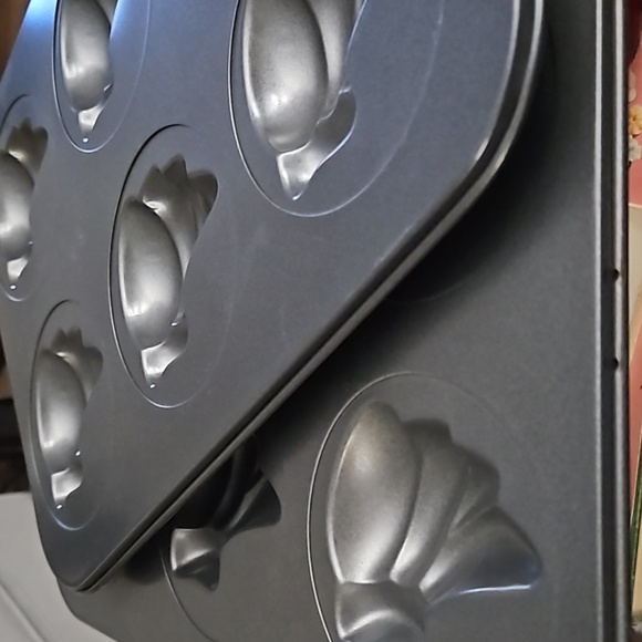 Pair Of 6 Cavity Mini Banana Hand Bread Muffin Pans - Picture 4 of 4